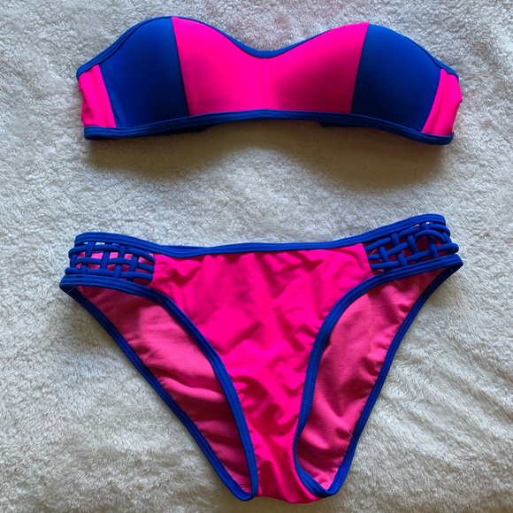 Bikini - Picture 1 of 1